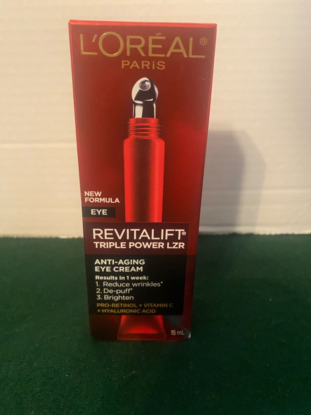 L'Oreal Revitalift Triple Power Eye Primer - Red